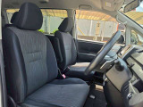 運転席も広々としており運転しやすい環境を実現しています☆