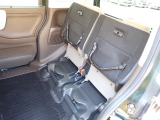 ◆チップアップ&ダイブダウン機構付【ULTR SEAT】は後席座面を左右分割で跳ね上げることができます。トランクで積載できない背の高い荷物をラクラク収納できます。ホンダ車ならではの人気装備です。