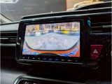 【バックカメラ】運転席から画面上で安全確認ができます。駐車が苦手な方にもオススメな便利機能です。