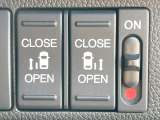 【両側パワースライドドア】スマートキーや運転席のスイッチで後席両側スライドドアの開閉が可能♪電動だから力を入れてドアを開ける必要が無く、小さなお子様でも簡単に開け閉めでき快適です♪