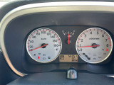 整備スタッフは国家資格を持つプロの整備士です。車検の受入/中間/完成検査と保安基準発行のすべても自社で行います。
