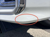 フロントバンパー部のキズの写真です。修理も受け付けておりますのでお気軽にスタッフへご相談ください!