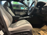 座り心地の良いフロントシート!運転席・助手席ともにパワーシートとなります
