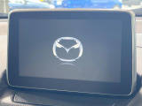 【マツダコネクトナビ】車内の雰囲気にマッチした一体型タイプのナビ。各種車輌設定やBluetooth再生等、様々な機能が楽しめます。直感的なダイヤル操作が可能で、使い勝手も良好です。
