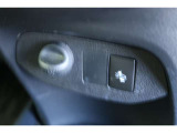 【アクセサリーソケット】12Vのカー用品等の電源供給が可能です。