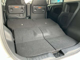 リヤシートを全て倒せばさらに荷物が積めますよ。