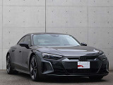 ●Audiが最初に採用したLEDポジショニングランプ。シャープなラインで昼間でも点けていたいと思うほど上品でオシャレです。夜間走行時はさらに目立ちます!