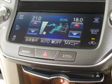 使いやすさや安全性を追求したステアリング周り!高級車ゆえにスイッチ類が多いのも特徴ですね!考え尽くされた配置ですぐに使いこなす事が出来ますのでご安心下さい!是非、体感してみて下さい!!