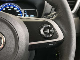 ステアリング右側のスイッチになります。全車追従機能付きクルーズコントロールが付いているので長距離運転も快適に運転できます。