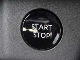 【プッシュスタート】キーが車内にあれば、エンジンの始動・停止はブレーキを踏んでスイッチを押すだけ!キーを取り出す手間を省き、ワンプッシュで操作するので簡単でスムーズ!