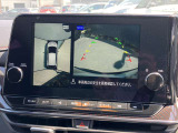 アラウンドビューモニターは4方のカメラで真上から車を見たようにモニターで確認ができる日産の自慢の装備です。是非実際の車で体感してみてください。