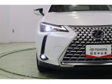 グレイスフルエクスプローラー仕様のアルミ蒸着(エクステンション・サイドマーカー)で引締まったLEDヘッドランプ。オートライト、オートハイビームも搭載しています。