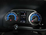 運転に役立つ情報を分かりやすく表示するマルチインフォメーションディスプレイを中央に配したとても見やすいメーター