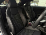 インテリア全体の外観、触感、そして匂いにまで目を光らせている専門チームが存在することもAudiの特長です。時を越えて美しく、魅力的であることを目指して、Audiは極力シンプルなデザインを追求しています。