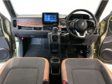 【前方視界】開放的な前方視界!運転がしやすく疲れにくいです♪窓が大きく、見通しがとっても良いおクルマですよ♪