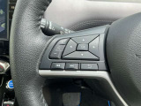 ナビの音量など車両情報を手元で操作できるハンドルスイッチ付き。