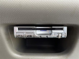【ETC】有料道路を利用する際に料金所で停止することなく通過できる、ETC車載器(ノンストップ自動料金収受システム機器)が装備されています。セットアップを行うことで利用可能になります。