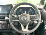 インテリアに合わせたデザインのステアリングは、運転される方のことも考え、運転しやすい形状、大きさです。是非一度、実際に触ってお確かめください。