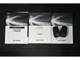 保証書・記録簿・取扱説明書と揃っていいます。キーの電池は新品にお取替えしてから納車させて頂きます。