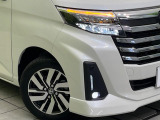 【LEDヘッドライト】悪天候や夜間走行時も良好な視界を確保し安心して運転できる高輝度LEDヘッドライトを装備!点灯速度が早く、消費電力も抑えられています。