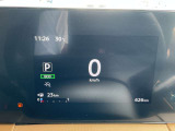 視認性の良いメーターパネルデザインです。ディスプレイに各種の情報、設定画面が見やすく表示されます。
