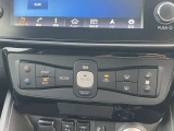 すっきりした運転席周りにはナビやエアコンの操作パネルを設置しておりますので、お一人での運転でもご安心できます。