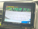 【バックカメラ】駐車時に後方がリアルタイム映像で確認できます。大型商業施設や立体駐車場での駐車時や、夜間のバック時に大活躍!運転スキルに関わらず、今や必須となった装備のひとつです!