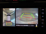 パノラミックビューモニター付きです。車両を上から見たような映像をモニター画面に表示。運転席からの目視では見にくい、車両周辺の状況をリアルタイムでしっかり確認できます。