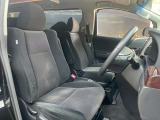 運転席も広々としており運転しやすい環境を実現しています☆