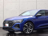 ●Audiが最初に採用したLEDポジショニングランプ。シャープなラインで昼間でも点けていたいと思うほど上品でオシャレです。夜間走行時はさらに目立ちます!