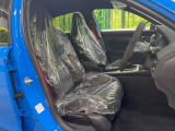 【登録済未使用車】運転席シート廻りは使用感もほぼなく、良好な状態となっています。当店では耐摩耗性にすぐれた内装のコーティングなどもご案内可能です。是非ご相談ください♪