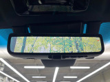 【デジタルインナーミラー】後席の大きな荷物や同乗者で後方が確認しづらい時でも安心!カメラが撮影した車両後方の映像をルームミラー内に表示。クリアな視界で状況の確認が可能です!