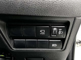 フロントにカメラが付いているので低速走行時や狭い場所での接触防止に役立ちます。
