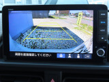 リアワイドカメラシステム!従来の視野に加えて、後方側方を約180&deg;まで見えるワイドビューと、後方を真上から見たような視野で駐車時などに便利なトップダウンビューの3つの視野があります!