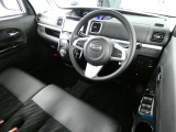 【運転席】運転席周りの画像です。プロの手で隅々までクリーニングしています。ご来店いただき実際に見てみてくださいね☆
