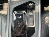 e-POWERは、ガソリンエンジンで発電して、モータ-のみで駆動します。電気自動車と同様の加速を体感できます。アクセルペダルの踏み加減だけで加速と減速を行い、踏みかえによる疲労を軽減します。