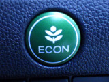 葉っぱマークのECONスイッチ!スイッチをONにするだけで、エンジンやエアコンなどを協調制御。燃費の向上に貢献します!