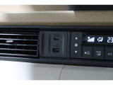 スマートフォンなどの音楽再生が可能なUSB接続ジャック装備車両です♪♪♪