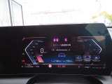 ◆インスツルメント・パネルのエレガントなデザインは、BMW特有の水平ラインで構成され、室内空間に端正な印象をもたらします。人間工学に基づいてレイアウトされた重要な操作系統は、直観的な操作が可能です◆