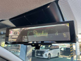車両後方のカメラ映像がミラーに映るので、乗員や荷物が多くても視界を遮らず安心です。また、広角カメラで映しているので通常のミラーより視界が広く、夕方や夜間でもクリアな後方視界を確保することが出来ます。