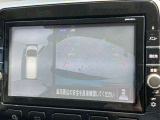 アラウンドビューモニターは4方のカメラで真上から車を見たようにモニターで確認ができます。周辺の安全確認、小さなお子様や障害物も目視で確認できるので駐車のしやすさだけでなく、事故防止にも役立ちます。