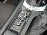 マツダコネクトを操作するコマンダーコントロールです。運転中に自然と手の触れる位置に配置されています。