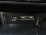 便利な充電用USBジャックも付いています。