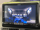 【大画面ナビ】人気の大型9インチナビを装備。存在感のある大画面はインパクト大!ナビ利用時のマップ表示は見やすく、テレビやDVDは臨場感がアップ!いつものドライブがグッと楽しくなります♪