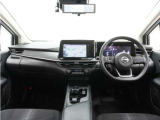 ◆インテリアパネル◆視界広々で非常に運転しやすくロングドライブでも疲れを感じさせないすっきりとまとまったインパネ周りです。