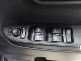 運転席から左右のドアミラーの開閉が可能です♪駐車場でのドアミラーの折り畳みが簡単です♪