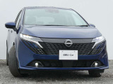 アダプティブLEDヘッドライト。フロントカメラで前方の状況を検知し対向車や先行車に眩しい思いをさせることなく必要なところだけを遠くまで照射します。