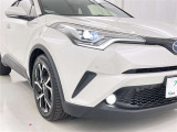 フォグランプ装着車です。暗い夜道の車両前方を明るく照らします