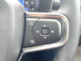【ステアリングスイッチ】運転中、前方から目線をそらさずにオーディオ等の操作ができるよう、適切に配置されたスイッチ類。安心&快適なドライブを演出してくれる便利な機能です。