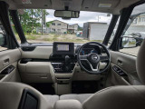 インパネ廻りと運転席です!シンプルにスッキリとまとまっています。運転操作に迷いにくくなっておりとても運転しやすいです。